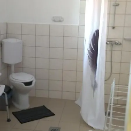 Koos Vendeghaz 3* Uppony