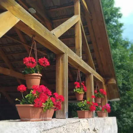 ゲストハウス Koos Vendeghaz Uppony