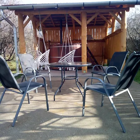 ゲストハウス Koos Vendeghaz Uppony