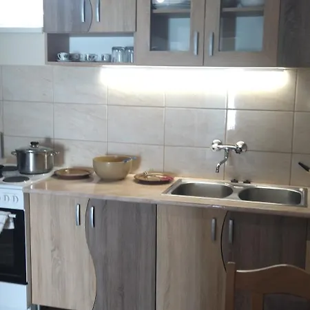 Koos Vendeghaz Uppony