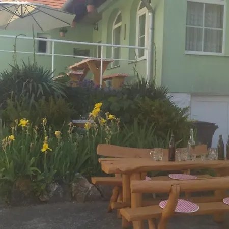 Koos Vendeghaz ゲストハウス 3*