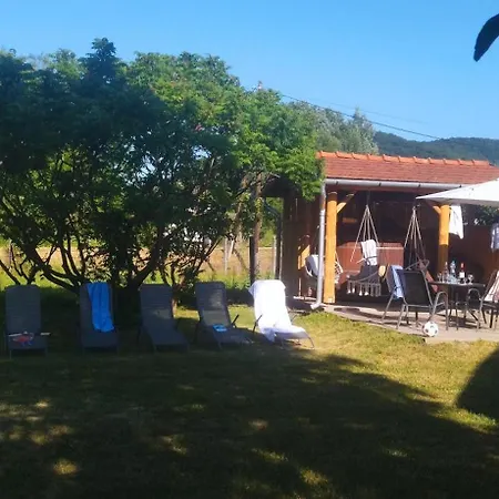 ゲストハウス Koos Vendeghaz Uppony