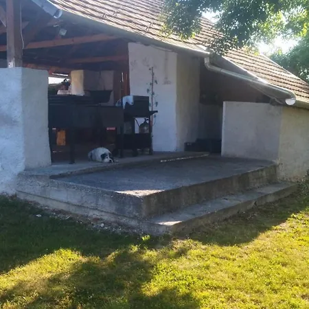 Koos Vendeghaz Uppony