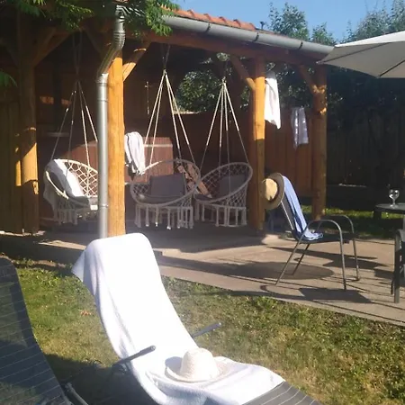 ゲストハウス Koos Vendeghaz Uppony