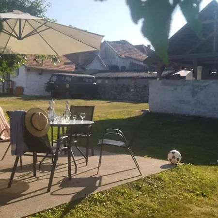 ゲストハウス Koos Vendeghaz Uppony