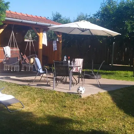 ゲストハウス Koos Vendeghaz Uppony