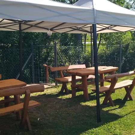 Koos Vendeghaz 3* Uppony