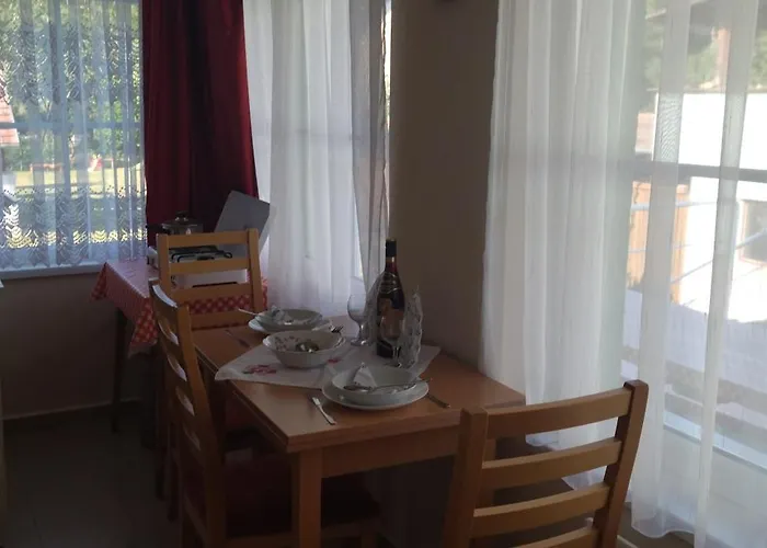 Konukevi Koos Vendeghaz Uppony